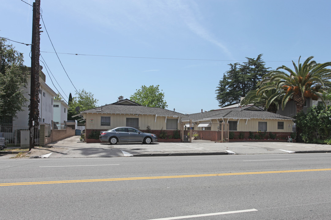 14606 Magnolia Blvd in Sherman Oaks, CA - Building Photo