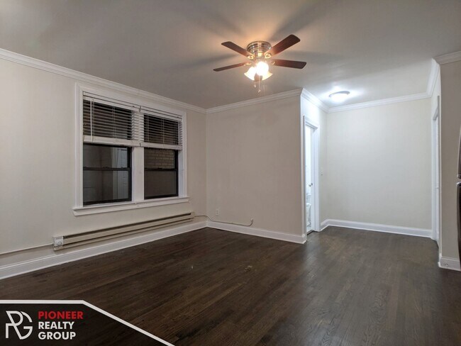 3340 N Marshfield Ave, Unit 3345-209 in Chicago, IL - Building Photo - Building Photo