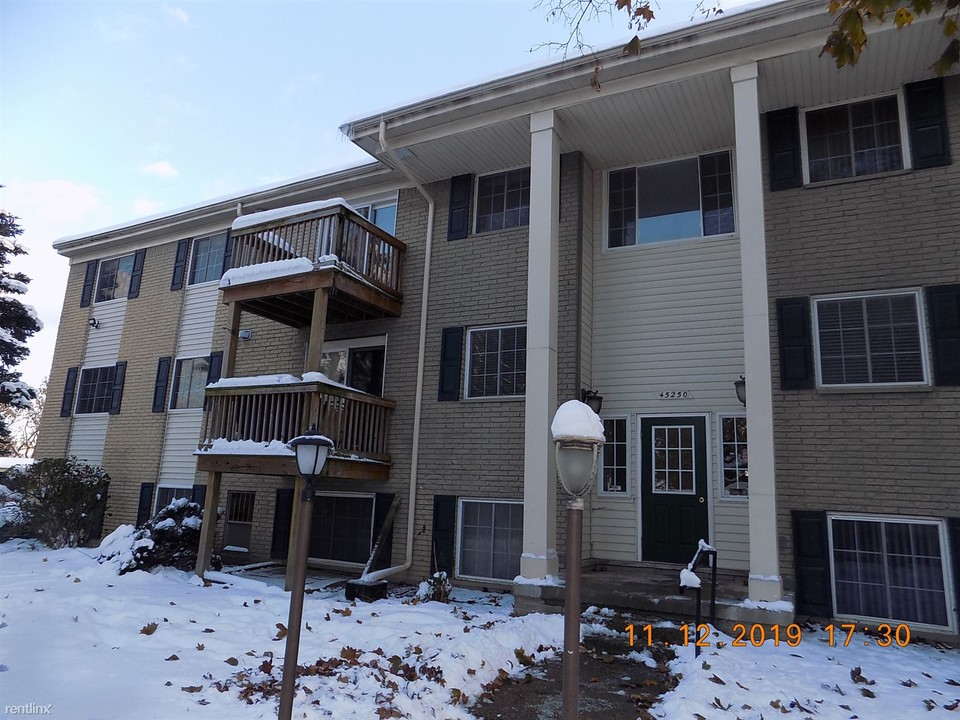 45250 Keding St-Unit -Apt 301 in Utica, MI - Building Photo