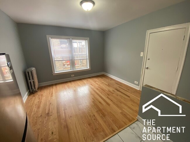 5662 N Ridge Ave in Chicago, IL - Foto de edificio - Building Photo