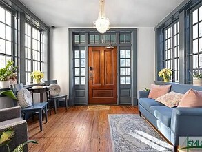 210 E State St in Savannah, GA - Building Photo - Building Photo