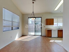 8953 E Capri Ave in Mesa, AZ - Building Photo - Building Photo