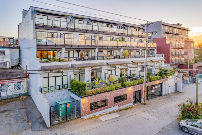 The Oxford in Vancouver, BC - Building Photo - Building Photo