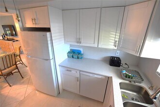 2750 Emory Dr W in West Palm Beach, FL - Foto de edificio - Building Photo