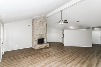 2406 Heathergold Dr in Houston, TX - Building Photo - Building Photo