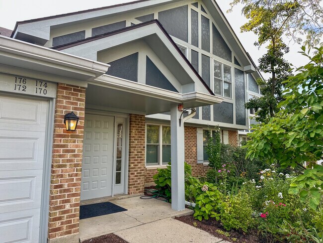 174 Hemingway Ct in Vernon Hills, IL - Building Photo - Building Photo