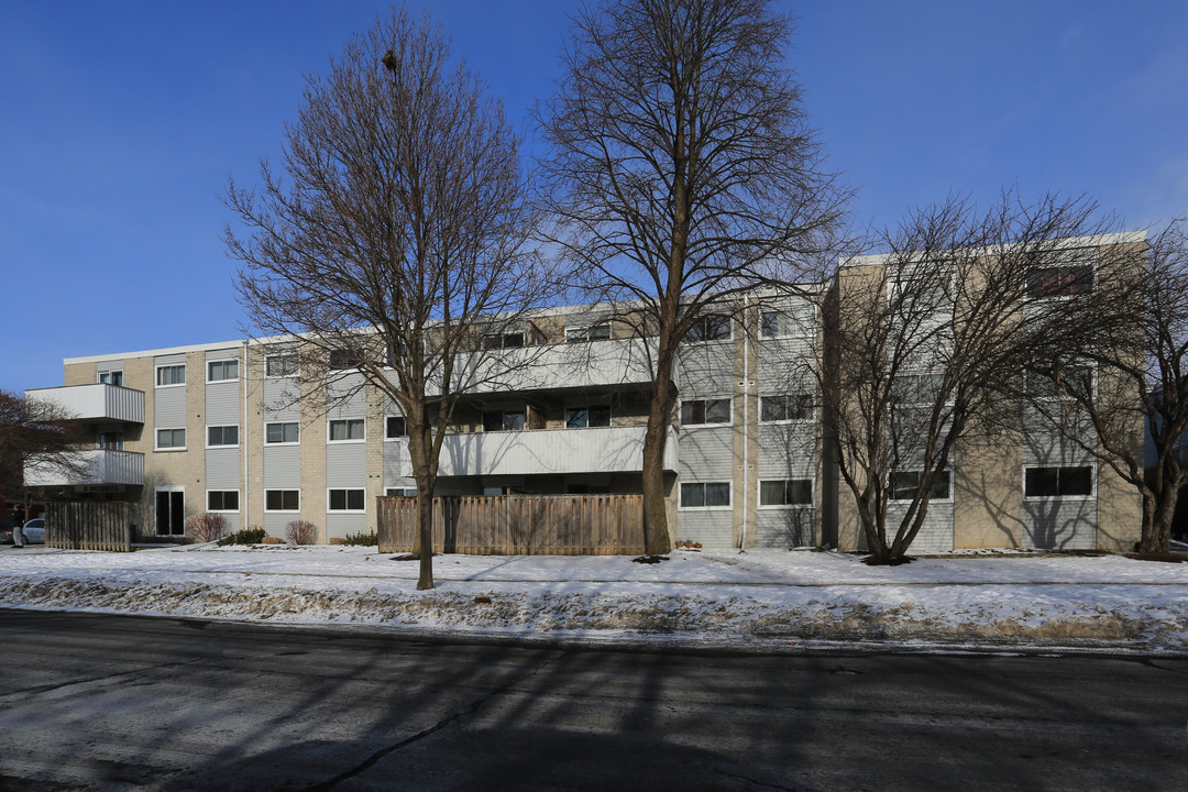 80 Breckenridge Dr in Kitchener, ON - Building Photo