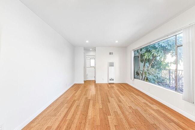 809 Flora Dr in Inglewood, CA - Building Photo - Building Photo