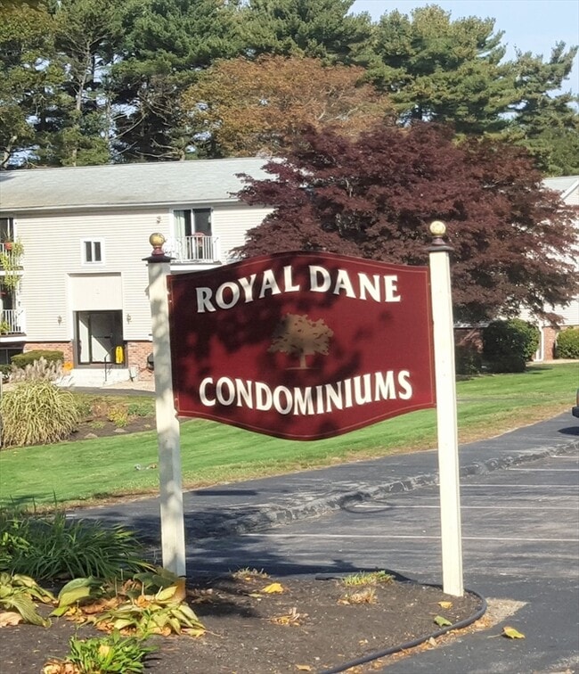 property at 5 Royal Dane Dr