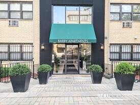445 W Barry in Chicago, IL - Building Photo