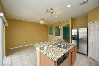3716 Parkridge Cir in Sarasota, FL - Building Photo - Building Photo