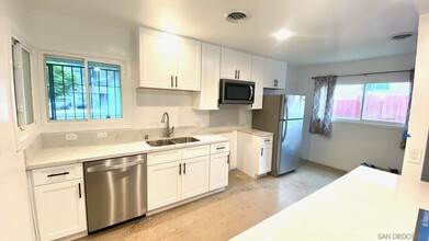 5212 Auburn Dr in San Diego, CA - Building Photo - Building Photo