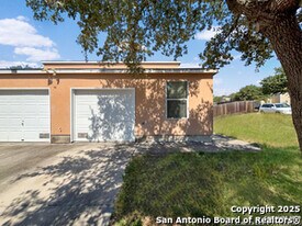 8025 Maverick Climb in San Antonio, TX - Building Photo