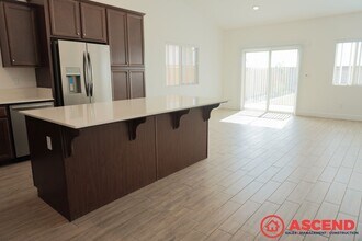 9313 Willow Ter Dr in Shafter, CA - Building Photo - Building Photo