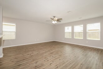 9943 Chimney Swift Ln in Conroe, TX - Foto de edificio - Building Photo