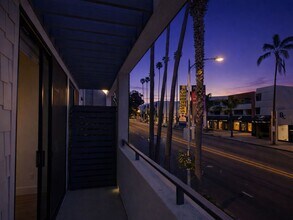 Girard Lofts in La Jolla, CA - Building Photo - Building Photo