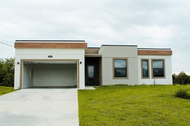 2919 65th St W in Lehigh Acres, FL - Foto de edificio - Building Photo