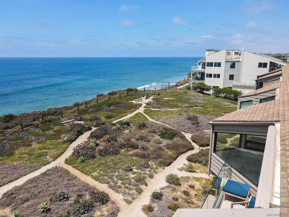 205 S Helix Ave in Solana Beach, CA - Building Photo