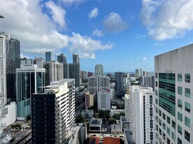 690 SW 1st Ct in Miami, FL - Building Photo