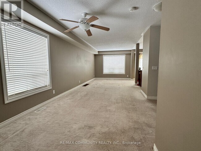 2354 Steeplechase St in Oshawa, ON - Building Photo - Building Photo