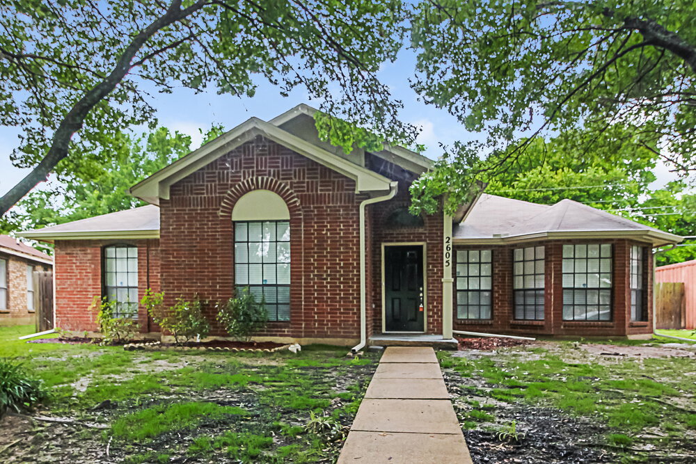 2605 Hartford Ln in Lancaster, TX - Building Photo