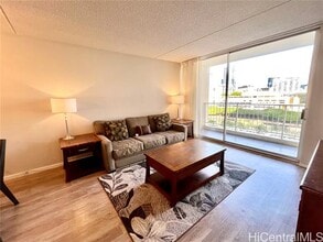 400 Hobron Ln in Honolulu, HI - Building Photo - Building Photo