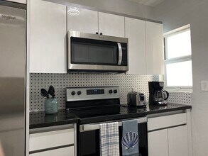 2820 SW 1st St, Unit Private ROOM A in Miami, FL - Building Photo - Building Photo