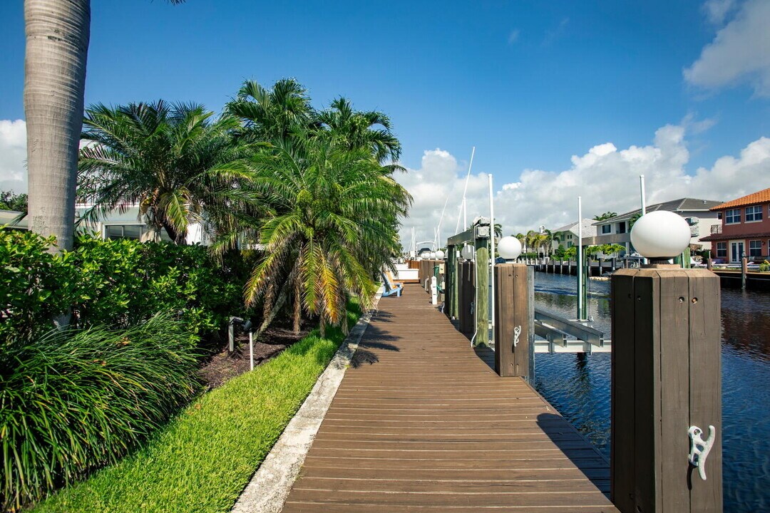 2631 NE 48th St in Lighthouse Point, FL - Building Photo