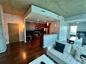 923 Peachtree St NE in Atlanta, GA - Building Photo - Building Photo
