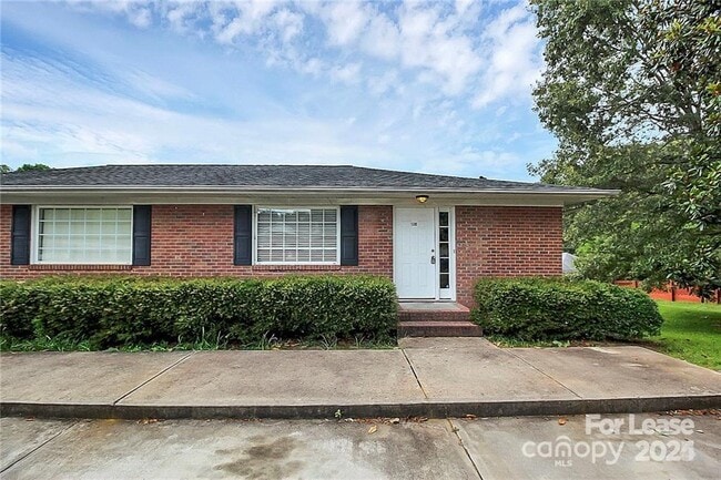 1005 Rainbow Dr