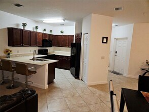 290 NW 109th Ave in Miami, FL - Foto de edificio - Building Photo