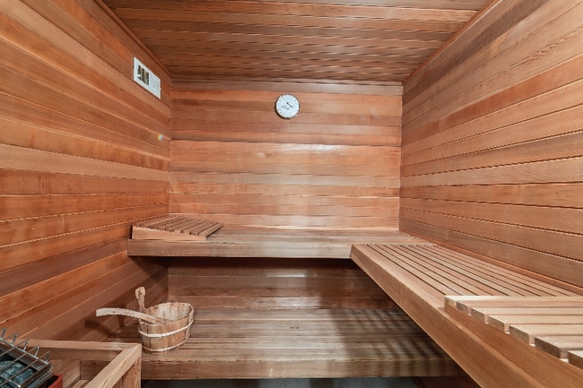 8740 SW Birchwood Rd in Portland, OR - Foto de edificio - Building Photo