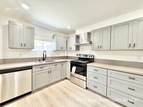 6129-6124 Monterey Rd in Los Angeles, CA - Foto de edificio - Building Photo