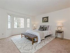 70 Regent Cir in Brookline, MA - Foto de edificio - Building Photo