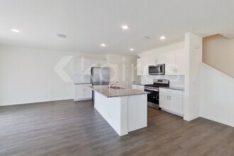 32049 Katelin Cir in Leesburg, FL - Building Photo - Building Photo