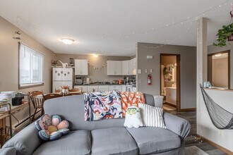 202 Balcerzak Dr in Mankato, MN - Foto de edificio - Building Photo