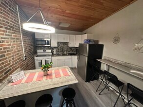 1734 E Carson St, Unit 2nd floor in Pittsburgh, PA - Building Photo - Building Photo