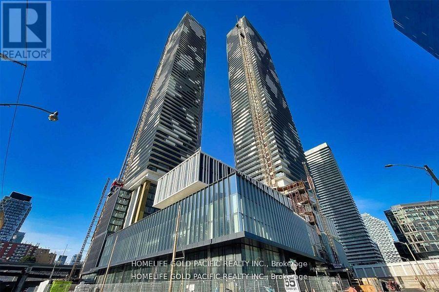 55 Cooper St in Toronto, ON - Building Photo