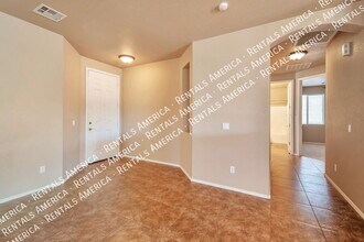 2243 W Mila Way in Queen Creek, AZ - Building Photo - Building Photo