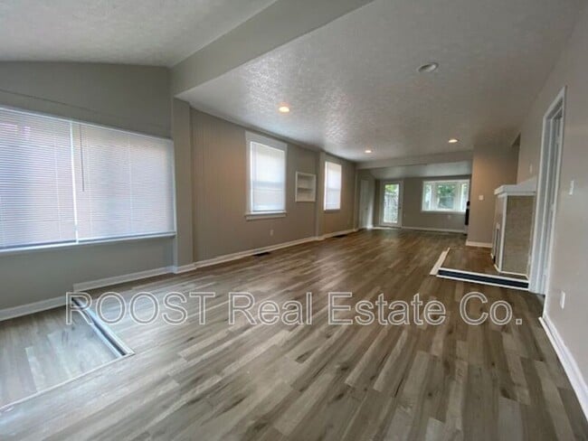 6046 2nd Ave in Miamisburg, OH - Building Photo - Building Photo