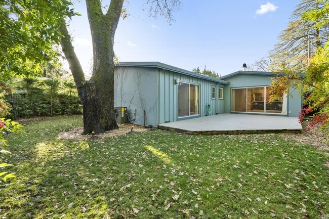 22 Brennfleck Ave in San Anselmo, CA - Building Photo - Building Photo