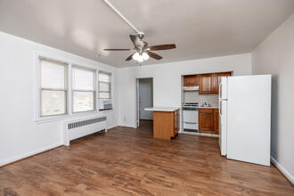 Hampton House Apartments in Des Moines, IA - Foto de edificio - Interior Photo