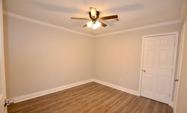 555 W Johnson St in Baton Rouge, LA - Building Photo - Building Photo
