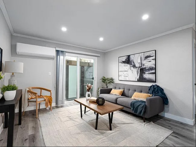 4143 Van Dyke Ave, Unit D in San Diego, CA - Foto de edificio - Building Photo