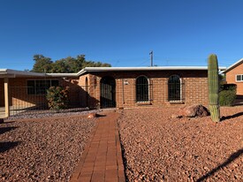 6965 E Calle Denebola in Tucson, AZ - Building Photo