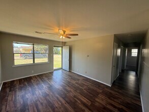 1228 Darby Ave in Pampa, TX - Foto de edificio - Building Photo