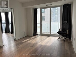 77 Mutual St in Toronto, ON - Building Photo - Building Photo