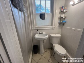 17 Putnam Ave, Unit A in Cambridge, MA - Building Photo - Building Photo