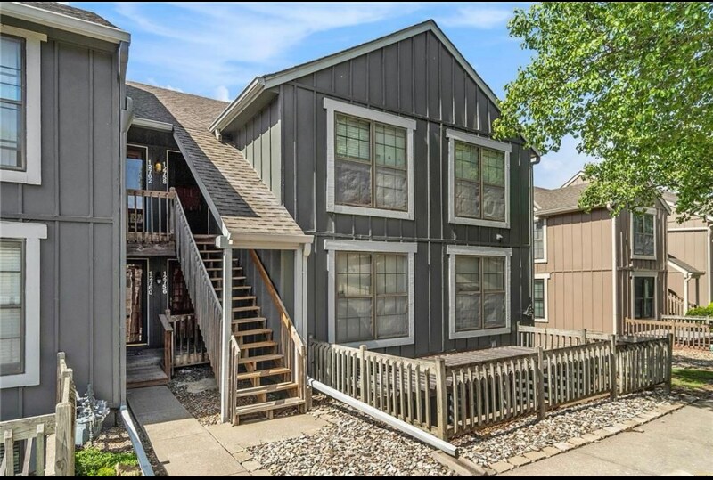 12756 W 110th Terrace in Overland Park, KS - Building Photo