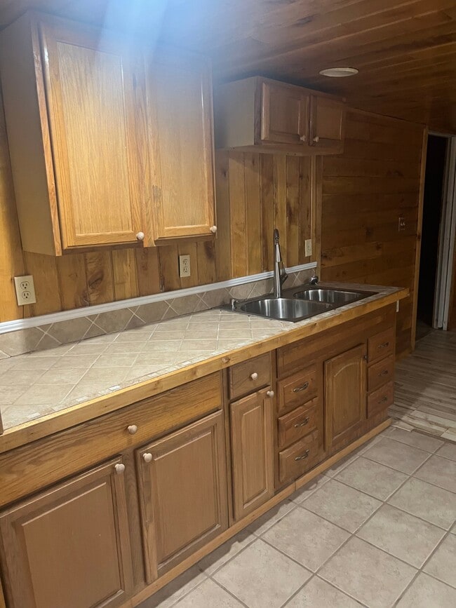 1574 Armstrong Rd, Unit 2